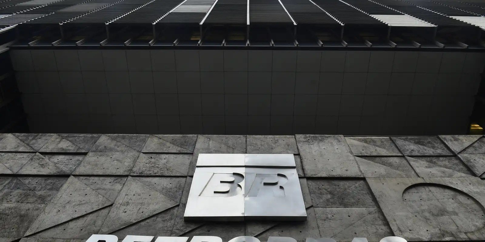 Petrobras pagou R$ 131,7 bilhões em tributos no primeiro semestre Petrobras pagou R$ 131,7 bilhões em tributos no primeiro semestre