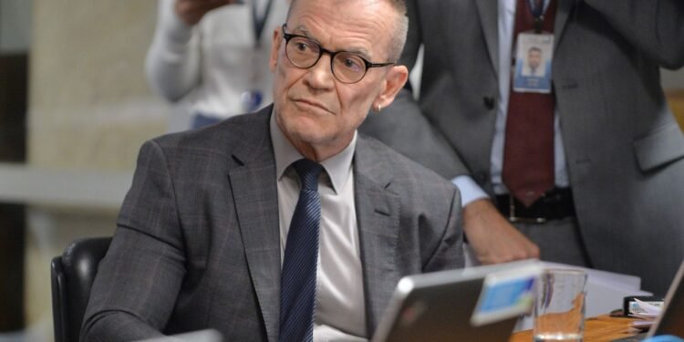 Senador capixaba quer até 10 anos de internação para menores infratores