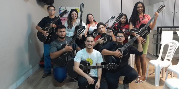 Projeto aprovado pela Prefeitura leva aulas gratuitas de viola para jovens em Barra de São Francisco Projeto aprovado pela Prefeitura leva aulas gratuitas de viola para jovens em Barra de São Francisco