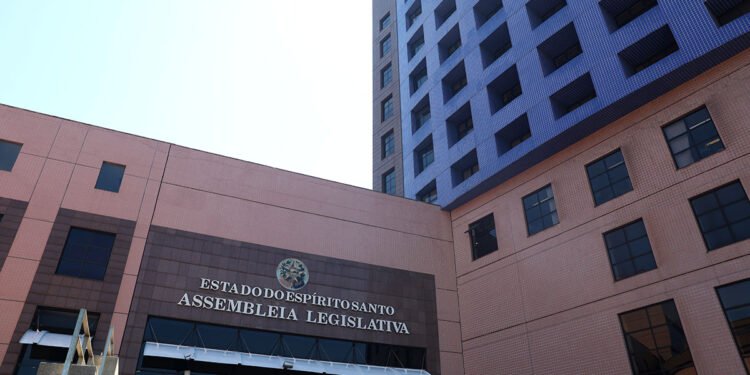 Ales lança editais de concurso público com salário inicial de até R,3 mil; confira