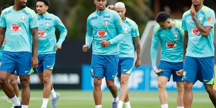 Ancelotti comanda primeira atividade com todos os convocados