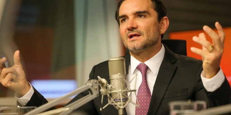 Celso Sabino anuncia saída do comando do Ministério do Turismo Celso Sabino anuncia saída do comando do Ministério do Turismo