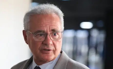 Brasília (DF), 24/09/2025 Senador , Renan Calheiros, durante coletiva após aprovação do projeto de lei (PL 1.952/2019) que isenta do Imposto de Renda quem recebe até R$ 5 mil mensais. Foto: Lula Marques/Agência Brasil