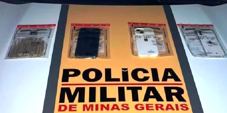 Dois irmãos e adolescente são detidos com cigarros de maconha em Mantena Dois irmãos e adolescente são detidos com cigarros de maconha em Mantena