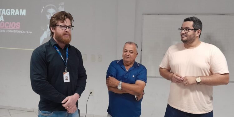 Empresários de Barra de São Francisco recebem capacitação para usar Instagram nos negócios