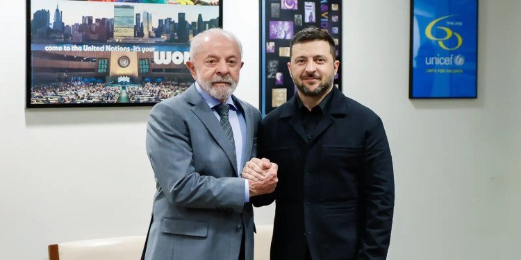 Lula encontra Zelensky e diz que não há "saída militar" para guerra
