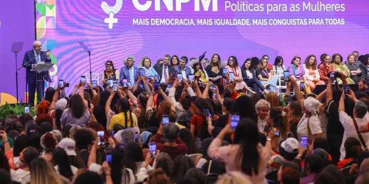 Mulheres cobram direitos e voz na 5ª Conferência Nacional Mulheres cobram direitos e voz na 5ª Conferência Nacional