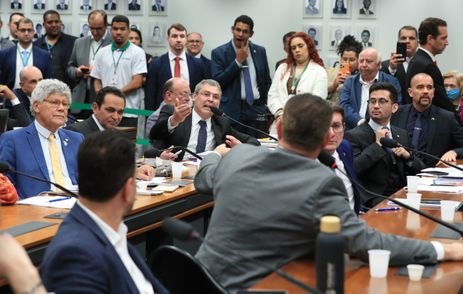 Lula Marques/Agência Brasil Brasília - 22/10/2025 - Conselho de Ética e Decoro Parlamentar da Câmara durante reunião para apreciar e votar pareceres preliminares sobre 11 Deputados (Conselho de Ética arquiva pedido de cassação contra Eduardo Bolsonaro). Foto: Lula Marques/ Agência Brasil.