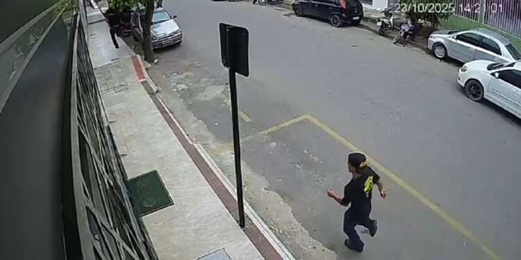 Dupla armada assalta loja de motos no Centro de Barra de São Francisco