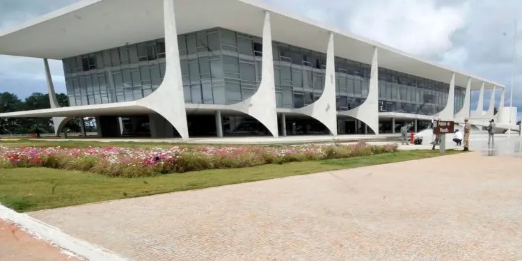 Lula elogia plebiscito sobre taxação de ricos e contra escala 6×1