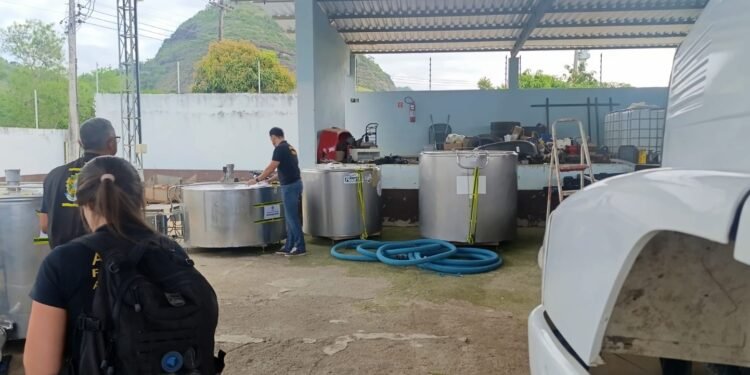Laticínio clandestino é fechado pela Polícia e fiscais do MAPA em Ecoporanga