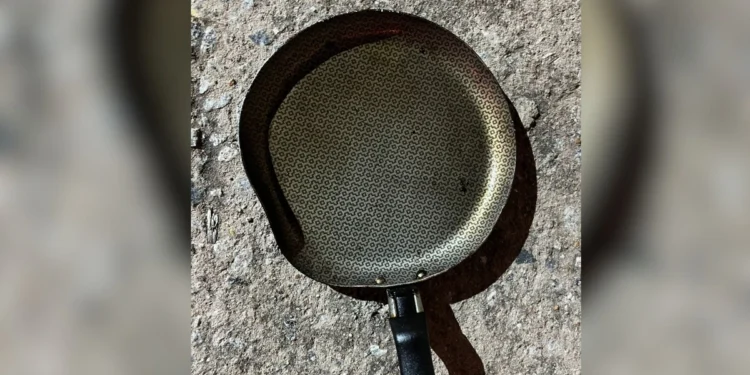 Homem é preso por quase matar mulher com golpes de frigideira no ES Homem é preso por quase matar mulher com golpes de frigideira no ES