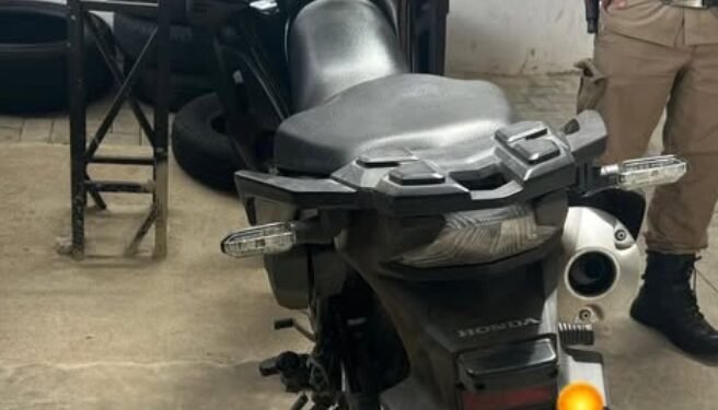 Motociclista é identificado e tem veículo apreendido após “dar grau” no Centro de Mantena Motociclista é identificado e tem veículo apreendido após “dar grau” no Centro de Mantena