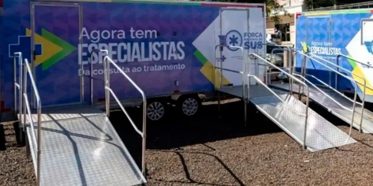 Saúde instala consultórios móveis em cidade devastada por tornado Saúde instala consultórios móveis em cidade devastada por tornado