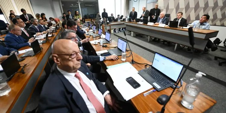 CCJ do Senado aprova PL da Dosimetria e plenário pode votar ainda hoje CCJ do Senado aprova PL da Dosimetria e plenário pode votar ainda hoje