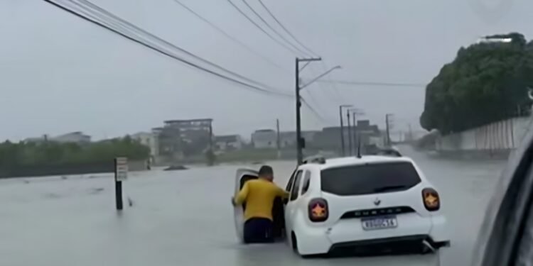 Chuvas diminuem de intensidade, mas riscos de desastres continuam