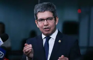 Lula Marques/ Agência Brasil Brasília (DF) 11/04/2024 Senador, Randolfe Rodrigues, durante coletiva no Senado. Foto Lula Marques/ Agência Brasil