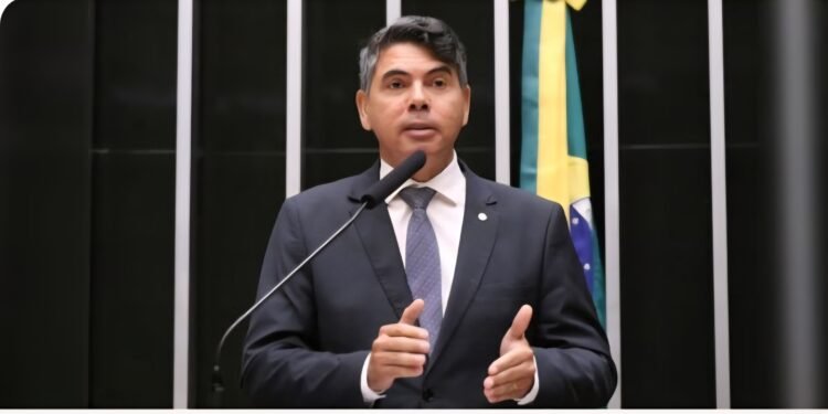 Saída de dois deputados federais e prefeitos “desidrata e sangra” o Republicanos no ES Saída de dois deputados federais e prefeitos “desidrata e sangra” o Republicanos no ES