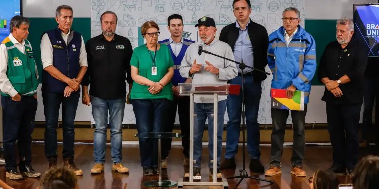 Financiamentos a desabrigados em Minas seguirão modelo do RS, diz Lula Financiamentos a desabrigados em Minas seguirão modelo do RS, diz Lula