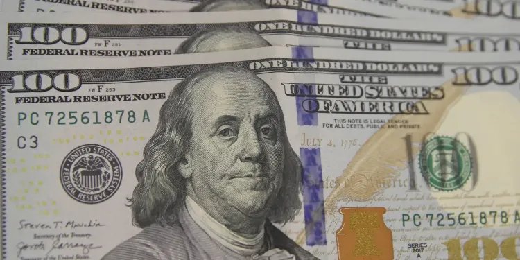 Dólar sobe para R$ 5,22 em dia de turbulência internacional Dólar sobe para R$ 5,22 em dia de turbulência internacional