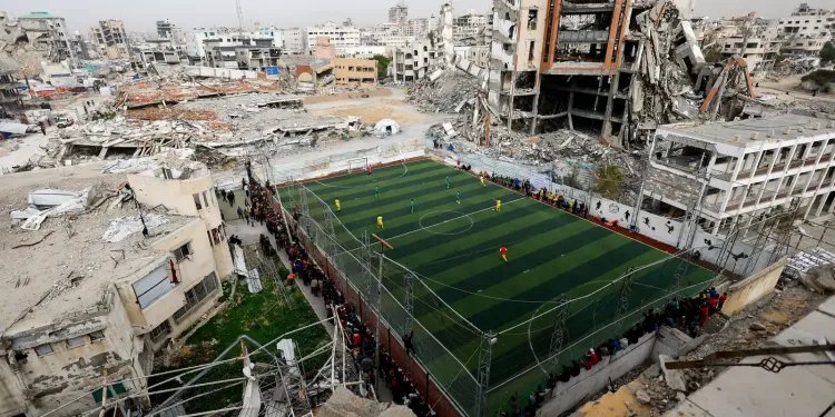 Futebol volta a campo de Gaza, em meio a perdas e ruínas da guerra