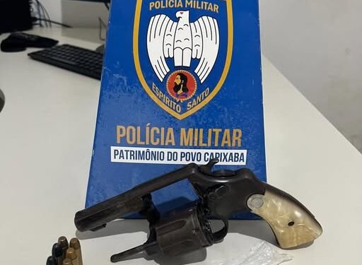 Homem é preso com revólver e cocaína durante patrulhamento em Vila Luciene, em Barra de São Francisco Homem é preso com revólver e cocaína durante patrulhamento em Vila Luciene, em Barra de São Francisco