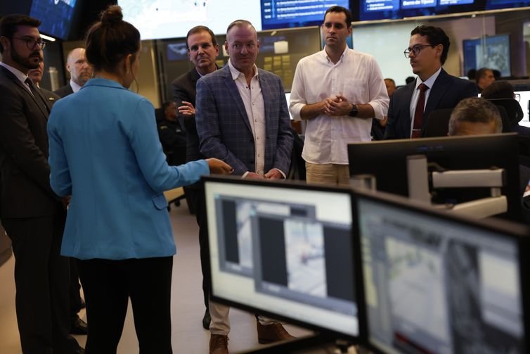 Fernando Frazão/Agência Brasil Rio de Janeiro (RJ), 26/02/2026 – O Chefe de Departamento da Polícia da Cidade de Nova York, Michael J. LiPetri, com o prefeito Eduardo Paes na Central de Inteligência, Vigilância e Tecnologia de Apoio à Segurança Pública - CIVITAS Rio. Foto: Fernando Frazão/Agência Brasil