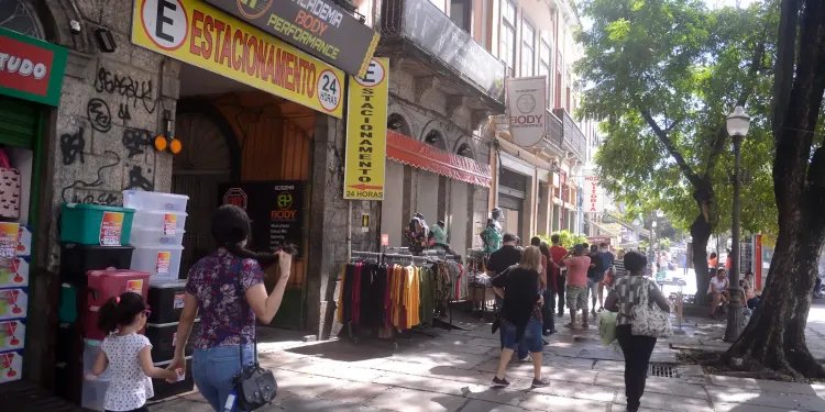 Vendas no comércio varejista fecham 2025 com alta de 1,6%