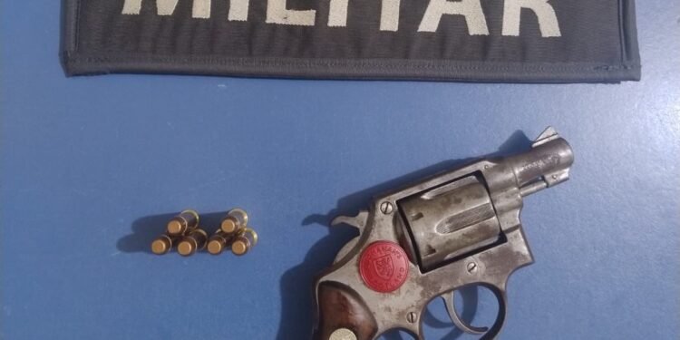Polícia Militar prende homem por porte ilegal de arma e apreende adolescente por tráfico no Noroeste do ES Polícia Militar prende homem por porte ilegal de arma e apreende adolescente por tráfico no Noroeste do ES