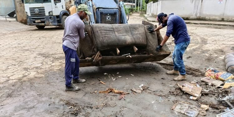 Câmara aprova abono de mil reais para trabalhadores da limpeza urbana