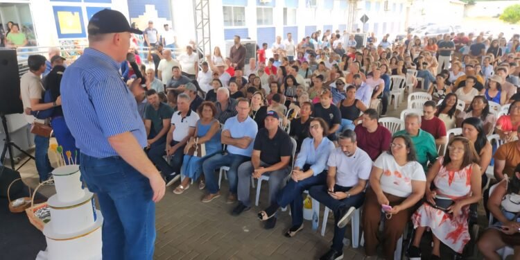 Governo investe R$ 22 milhões em obras em São Domingos do Norte Governo investe R$ 22 milhões em obras em São Domingos do Norte