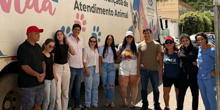 Carreta do Programa Pet Vida realiza 82 vacinas e 74 castrações em cães e gatos em Barra de São Francisco no fim de semana