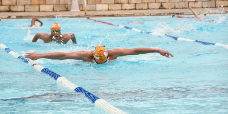 AEST se destaca no Campeonato FAC de natação de velocidade com 16 medalhas