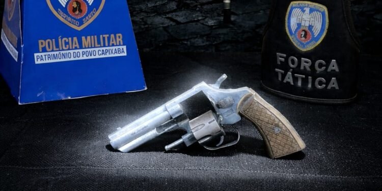 Polícia Militar apreende drogas e arma de fogo nos Bairros Colina e Irmãos Fernandes Polícia Militar apreende drogas e arma de fogo nos Bairros Colina e Irmãos Fernandes