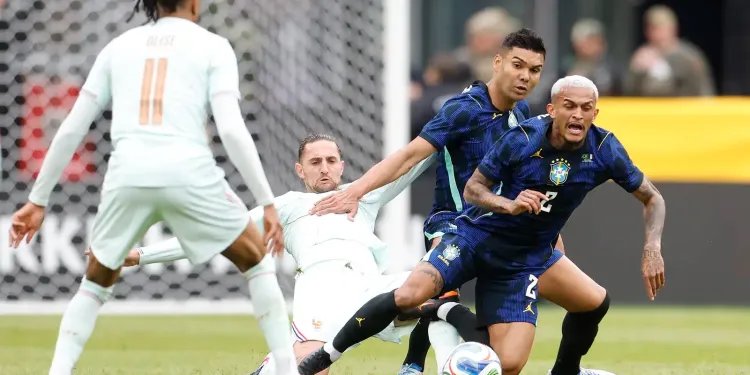 Brasil joga mal e perde de 2 a 1 para a França nos EUA Brasil joga mal e perde de 2 a 1 para a França nos EUA