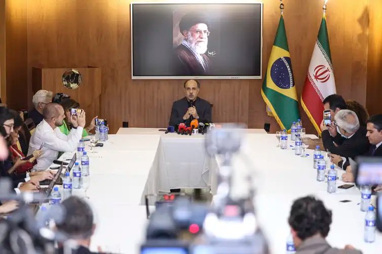 Brasília (DF), 02/03/2026 - O Embaixador da República Islâmica do Irã no Brasil, Abdollah Nekounam, durante entrevista coletiva. Foto: Marcelo Camargo/Agência Brasil