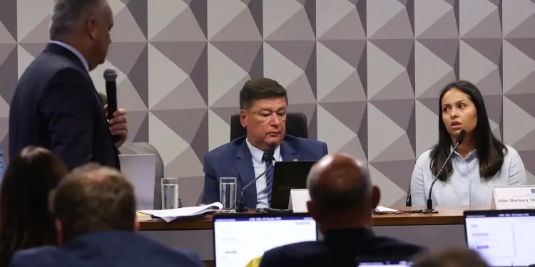 Ex-secretária do Careca do INSS diz que tinha acesso a cofre Ex-secretária do Careca do INSS diz que tinha acesso a cofre