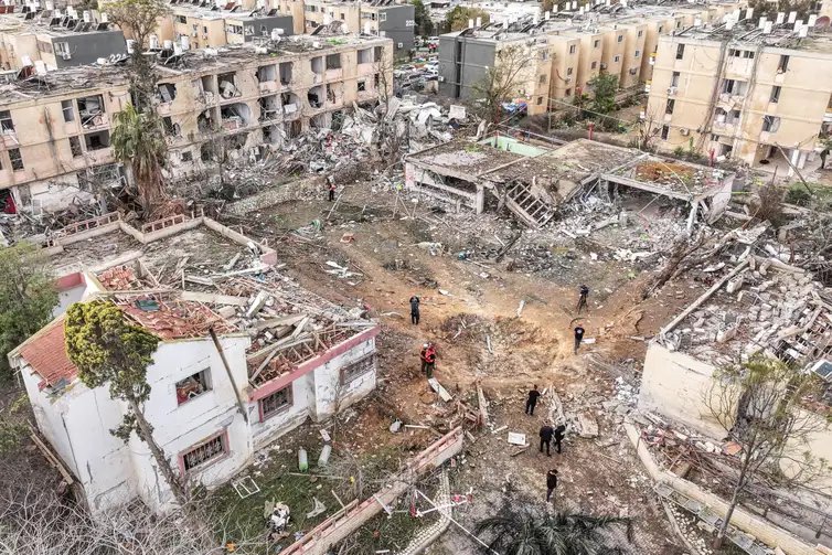 A drone view shows a damage in a residential neighbourhood, following a night of Iranian missile strikes which injured dozens of Israelis, amid the U.S.-Israel conflict with Iran, in Dimona, southern Israel March 22, 2026. REUTERS/Roei Kastro TPX IMAGES OF THE DAY