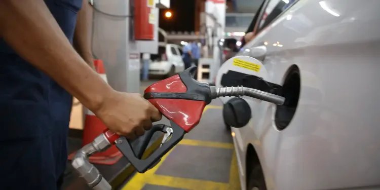 Governo pede ao Cade para investigar aumento dos combustíveis