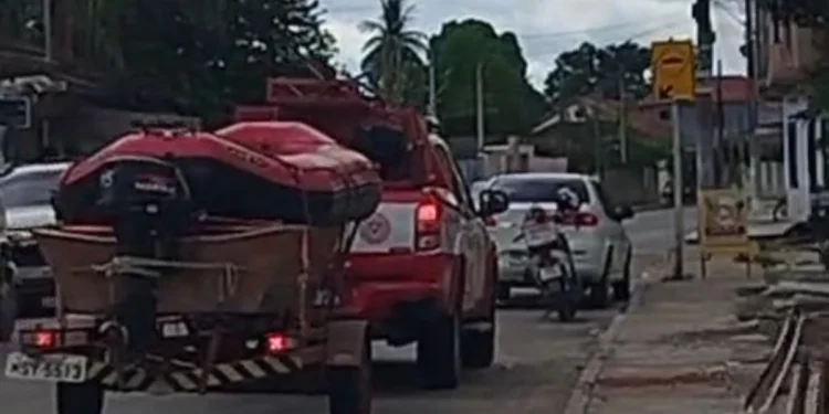 Homem desaparece após tentar atravessar rio a nado para buscar lancha em São Mateus Homem desaparece após tentar atravessar rio a nado para buscar lancha em São Mateus