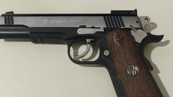 Homem é detido e arma é apreendida durante ocorrência de violência doméstica em Ecoporanga