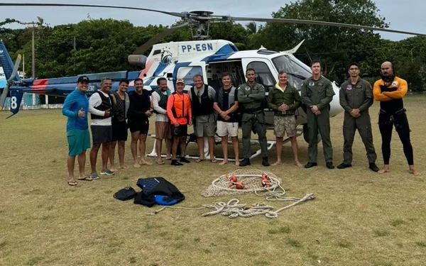 Homem é resgatado após cair de jet ski e ficar à deriva no mar em Regência, distrito de Linhares
