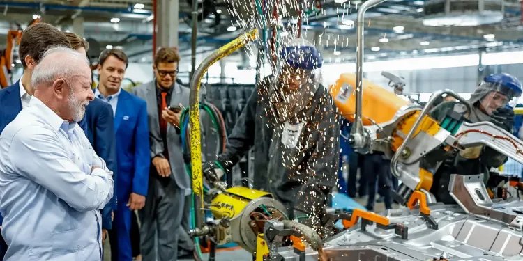 Lula diz que aumento do preço dos combustíveis é injustificável Lula diz que aumento do preço dos combustíveis é injustificável