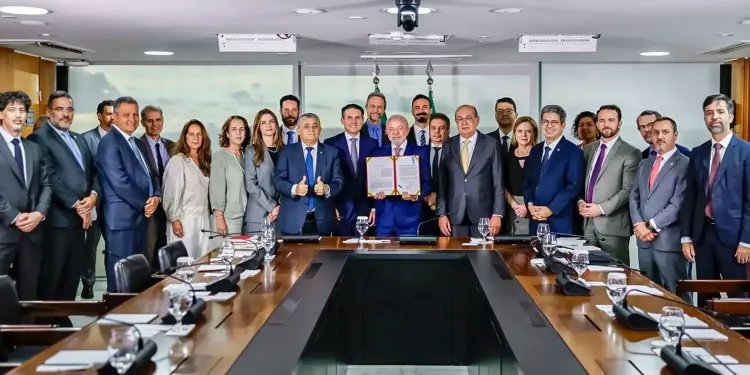 Lula sanciona Lei Antifacção e defende prisão de magnatas do crime Lula sanciona Lei Antifacção e defende prisão de magnatas do crime