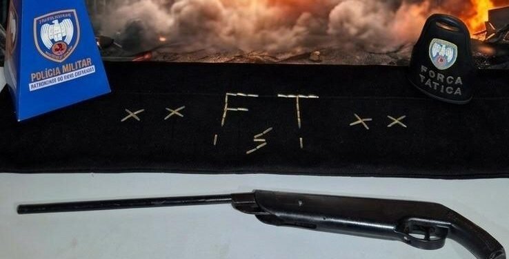 Polícia Militar apreende arma durante ocorrência de violência doméstica na zona rural de Barra de São Francisco Polícia Militar apreende arma durante ocorrência de violência doméstica na zona rural de Barra de São Francisco