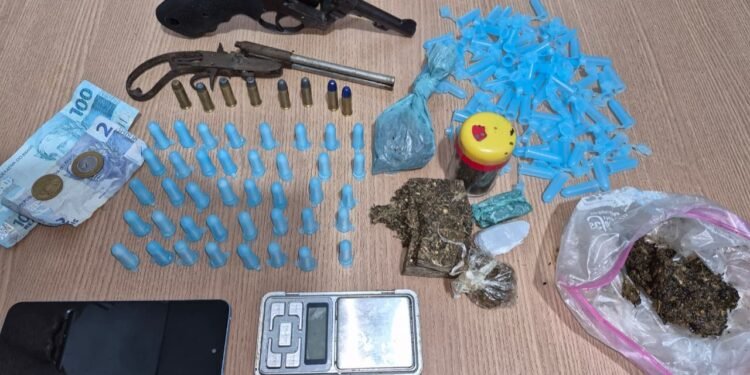 Suspeito que monitorava polícia nas redes sociais é preso por tráfico e posse ilegal de arma em Mantenópolis Suspeito que monitorava polícia nas redes sociais é preso por tráfico e posse ilegal de arma em Mantenópolis