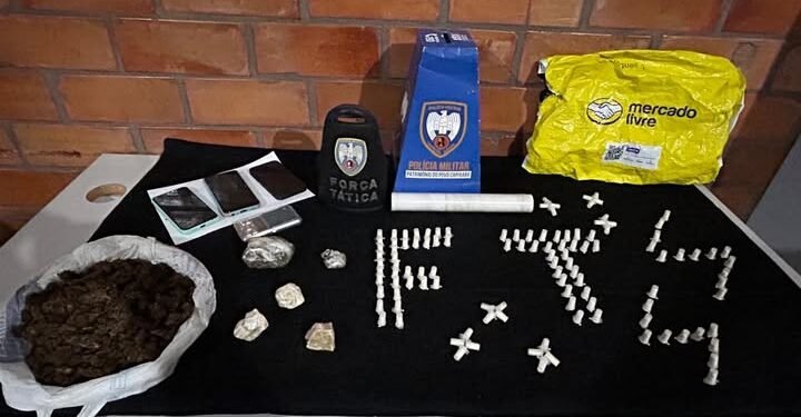 Três adolescentes são apreendidos suspeitos de tráfico de drogas no Bairro Irmãos Fernandes, em Barra de São Francisco