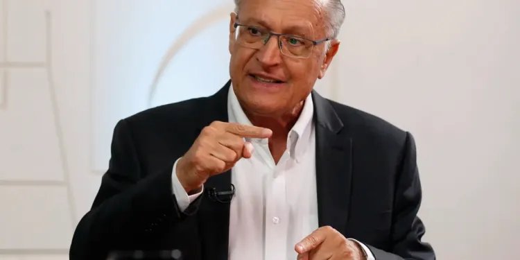 Alckmin: só um estado ainda não aderiu ao subsídio do diesel Alckmin: só um estado ainda não aderiu ao subsídio do diesel