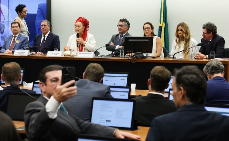 Brasília – DF- 29/04/2026 – Instalação da comissão especial da Câmara que vai analisar as propostas que acabam com a escala 6x1. Foto: Lula Marques/ Agência Brasil.