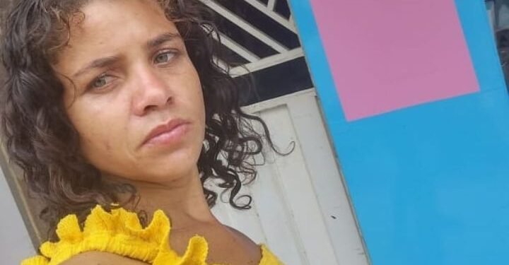 Mulher é assassinada a pedradas no bairro Colina, em Barra de São Francisco Mulher é assassinada a pedradas no bairro Colina, em Barra de São Francisco